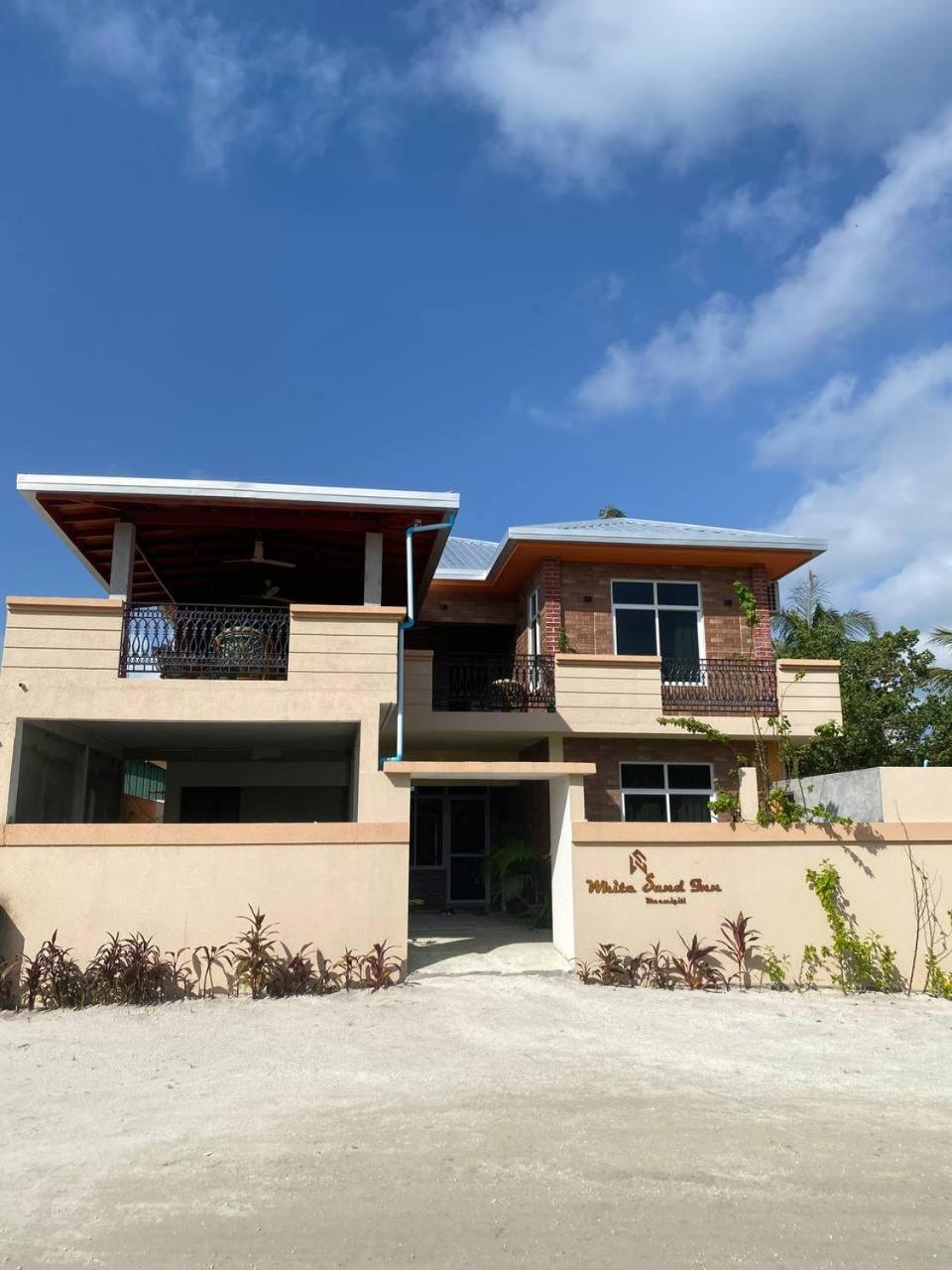 White Sand Inn Maamigili Island Exterior photo